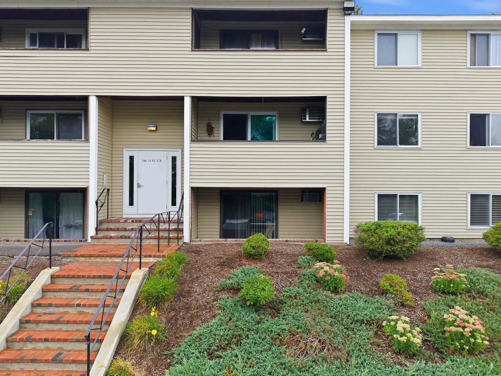 129 Quaker Hwy #3, Uxbridge