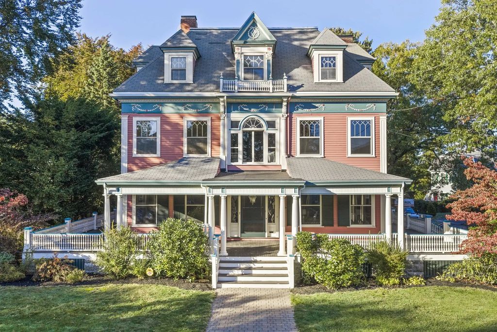 945 Beacon Street, Newton