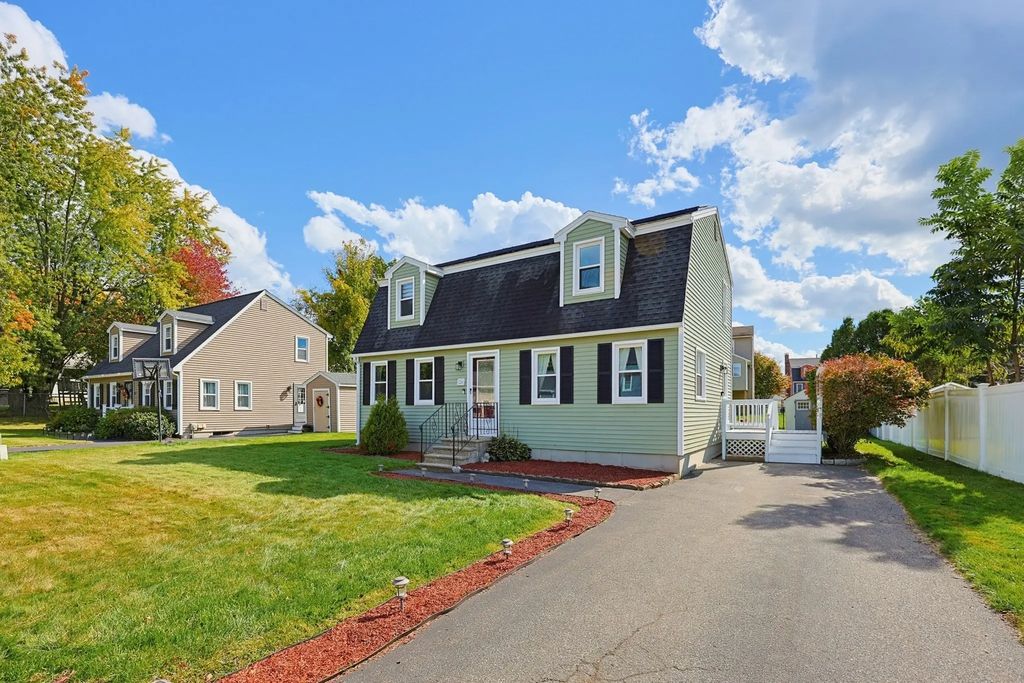 26 Crestwood Cir, Lawrence