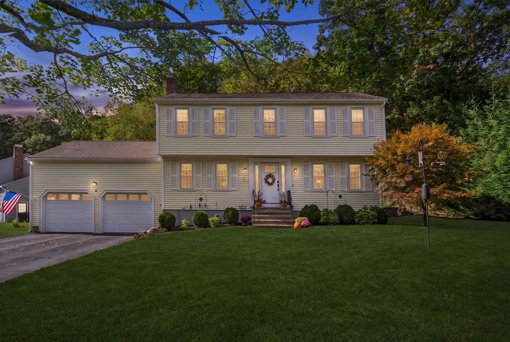 5 Crockett Cir, Hopedale