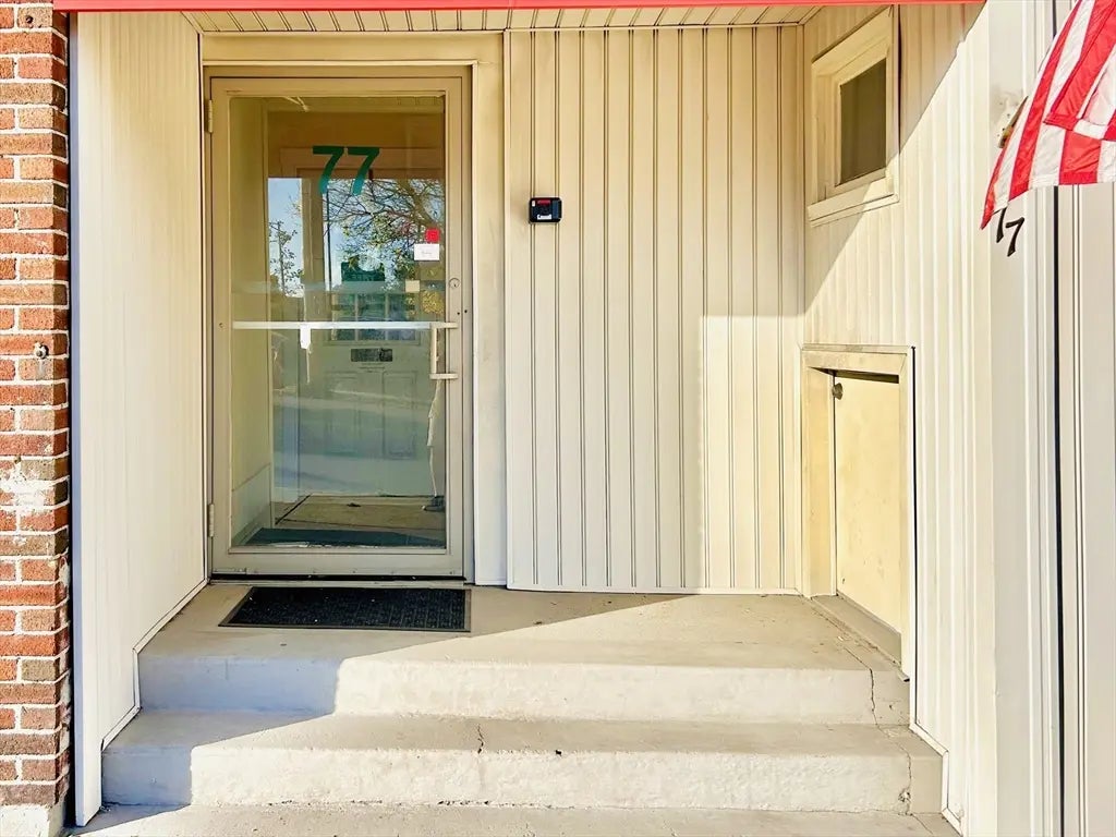 77 Tarkiln Hill Rd., New Bedford