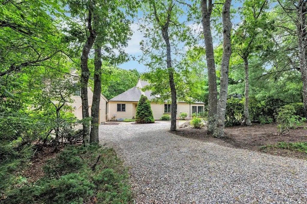 9 North Way, Mashpee