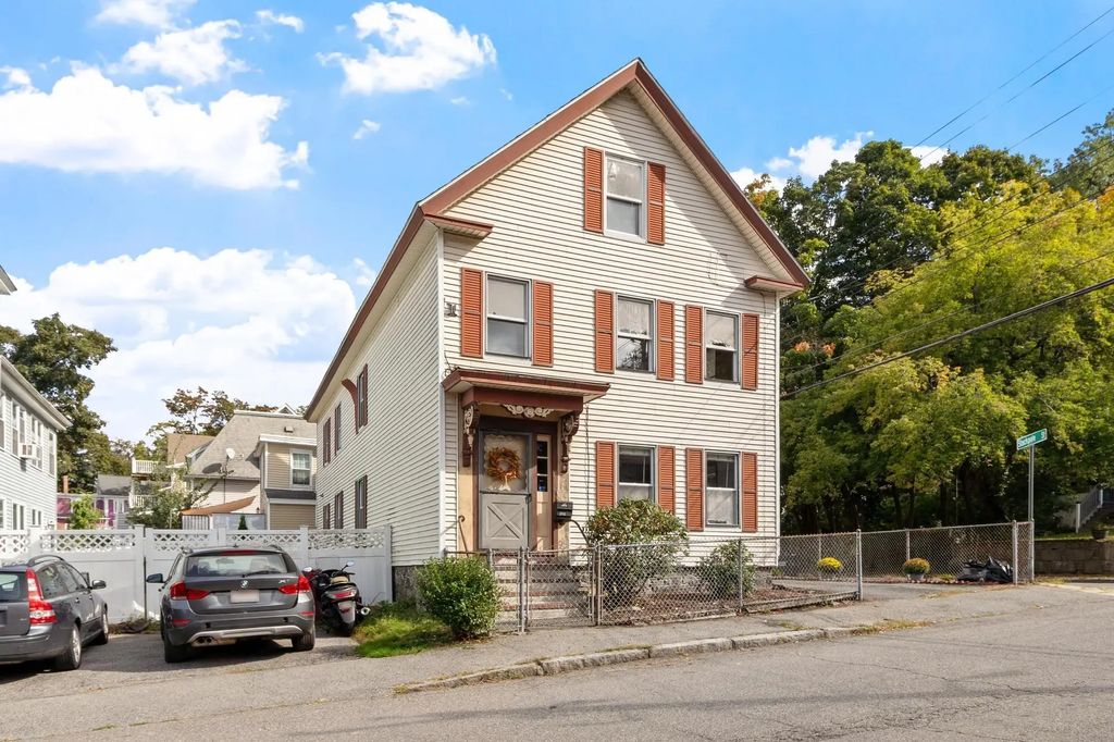 352 Stackpole Street, Lowell