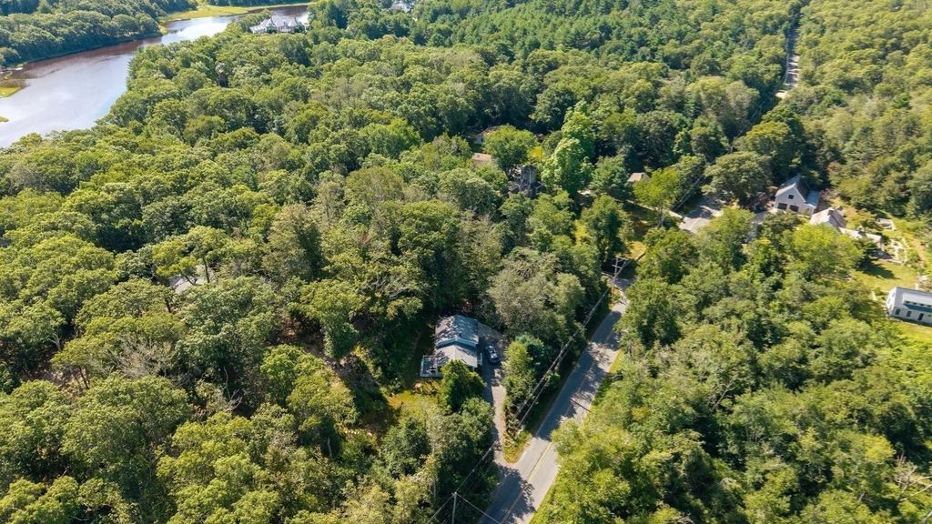 118 Horseneck Rd, Dartmouth