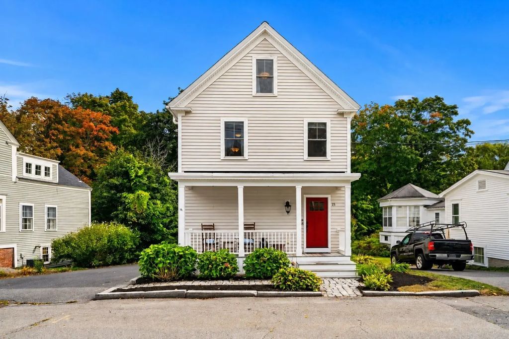 15 Court St #b, Groton