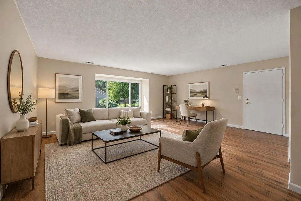 9 Thayer Pond Dr #8, Oxford