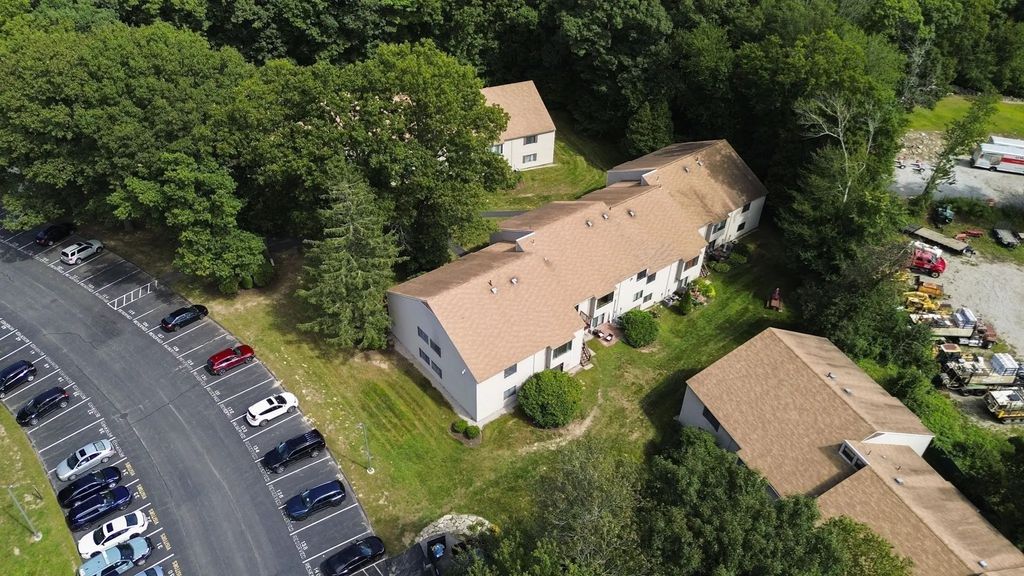 9 Thayer Pond Dr #8, Oxford