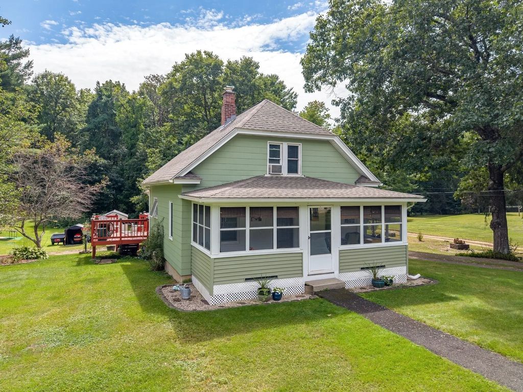 123 Metacomet St, Belchertown