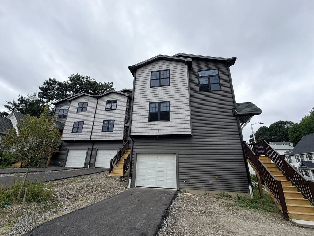 630 Grafton St, Worcester