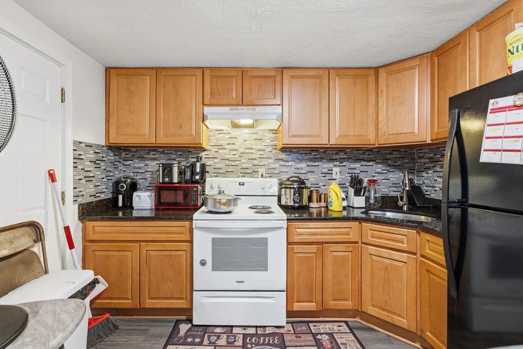 29 Auna Dr #3, Brockton