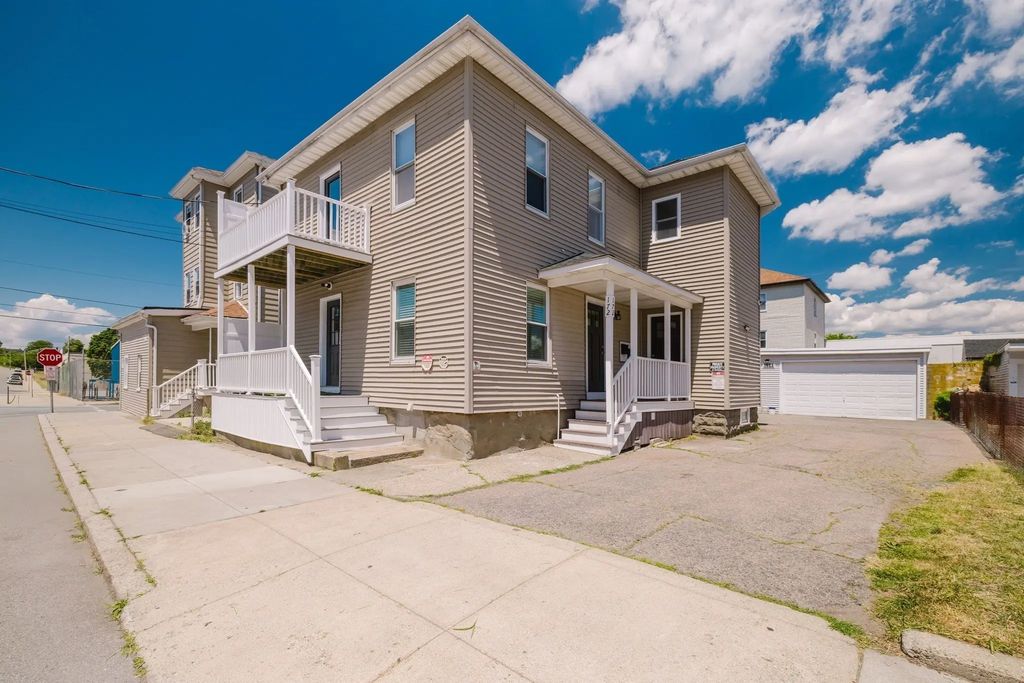 172 Nashua St, Fall River