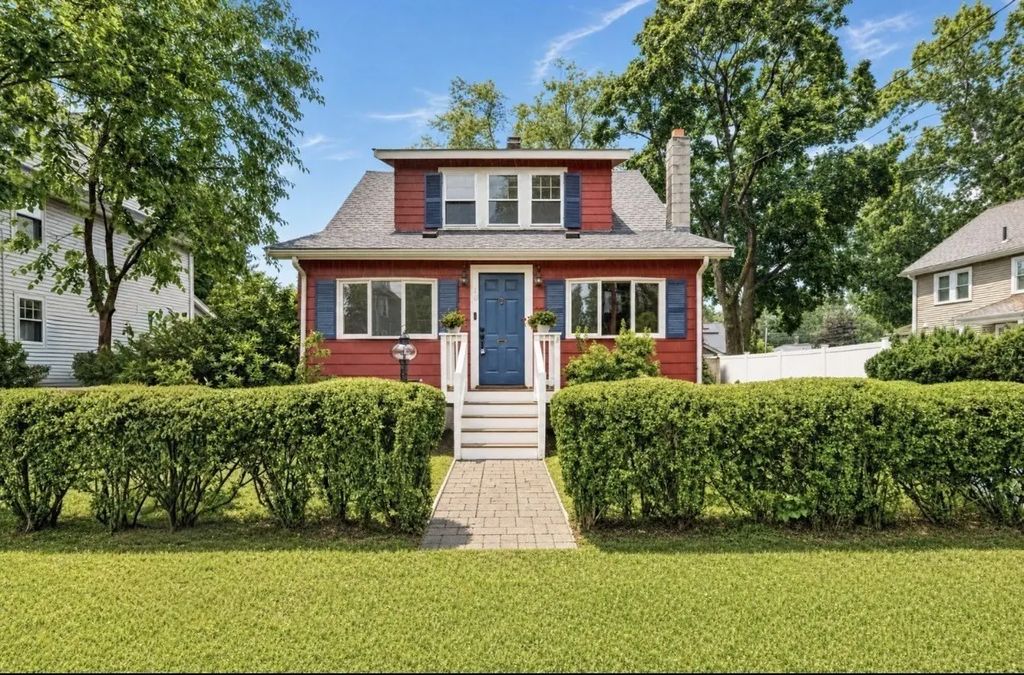 18 Fales Rd, Dedham