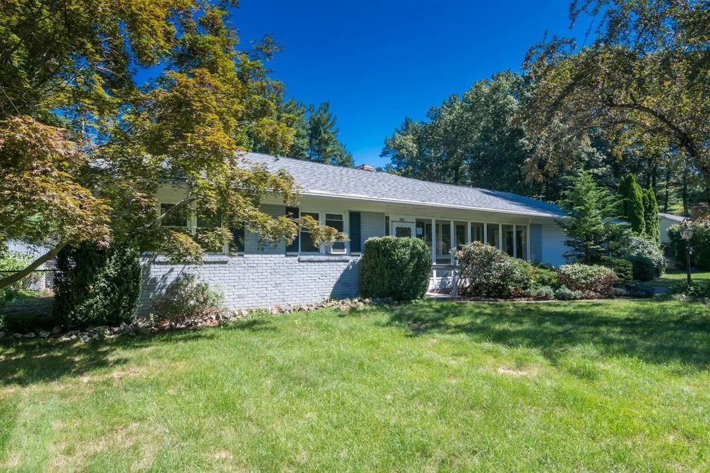 297 Falley Dr, Westfield