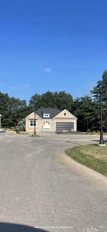 24 Coach Road, Easton