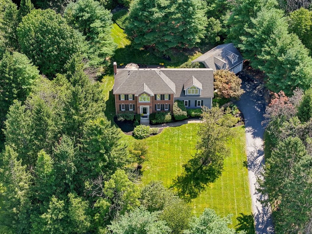 12 Daniel Shays Rd, Hopkinton