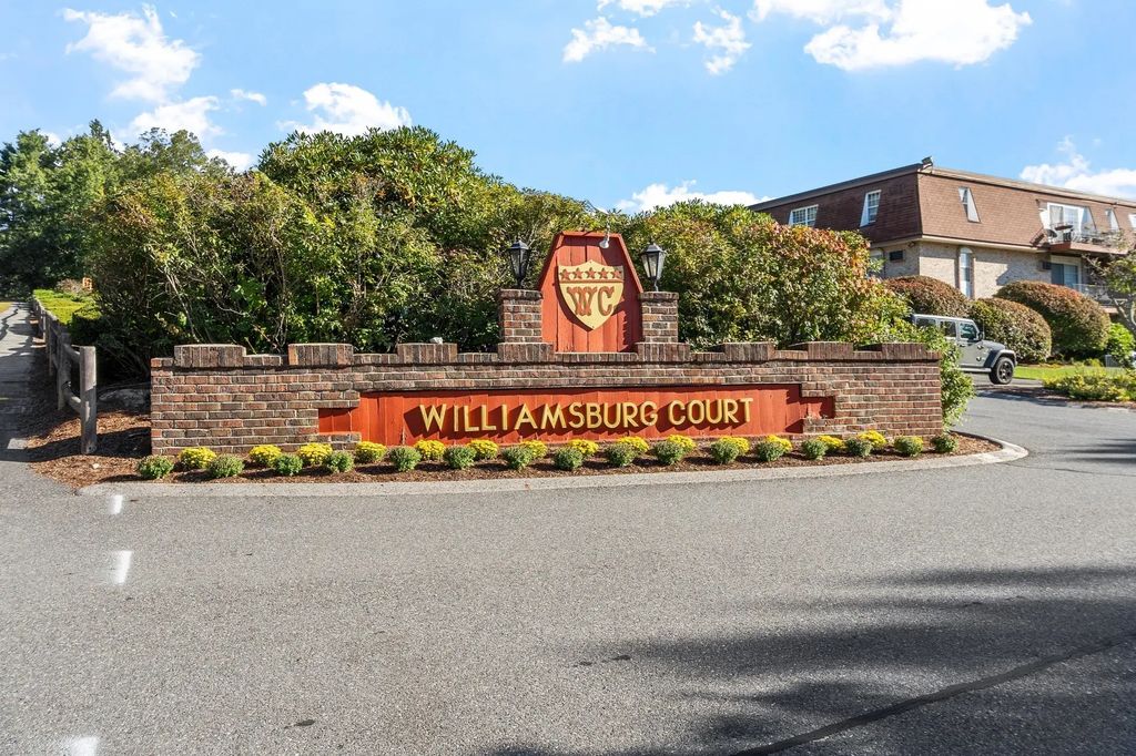 20 Williamsburg Ct. #2, Shrewsbury