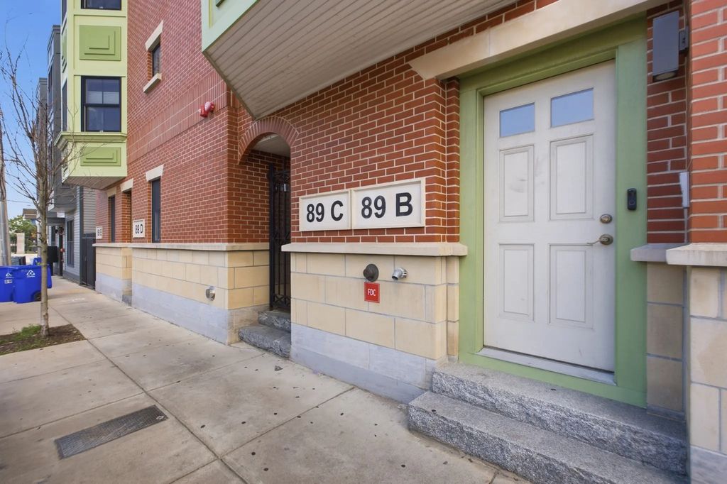 89 Prescott St #b, Boston