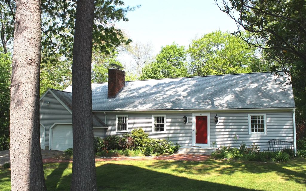 97 Deerfield Avenue, Westwood