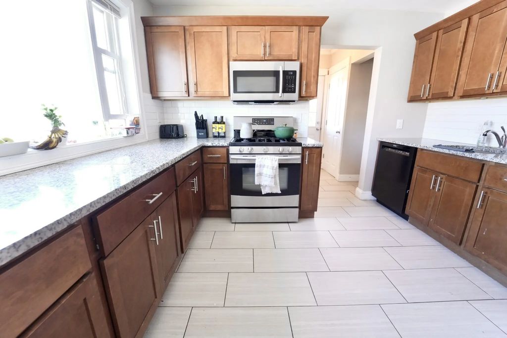 128 Lawrence St #b, Medford