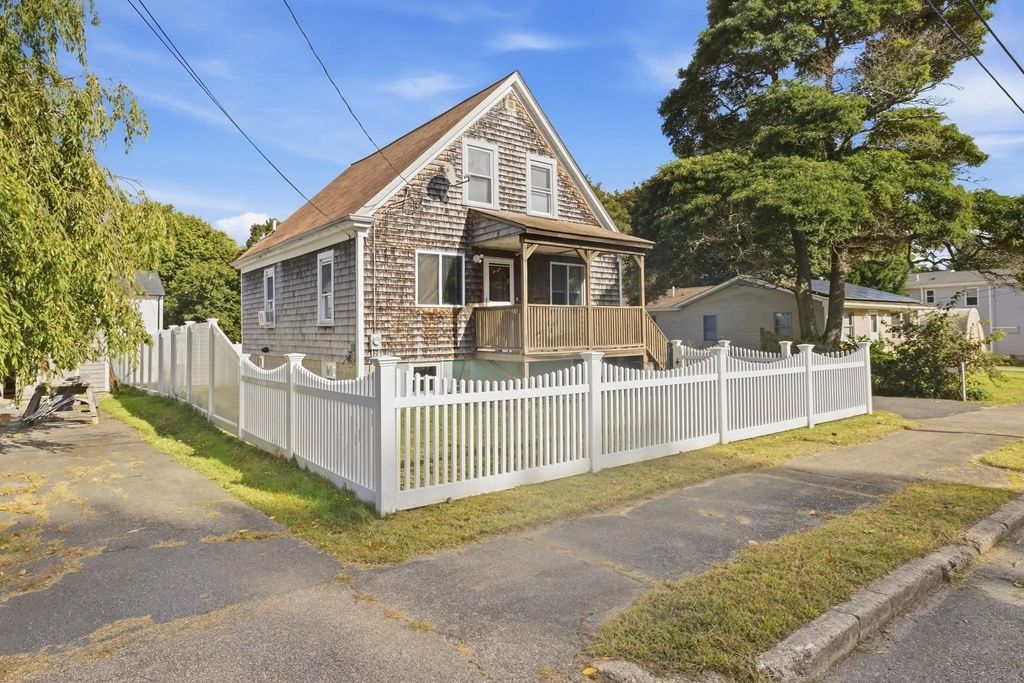 38 Gifford Ave, Dartmouth