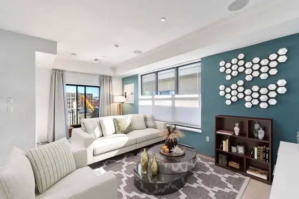 345 D St #13, Boston