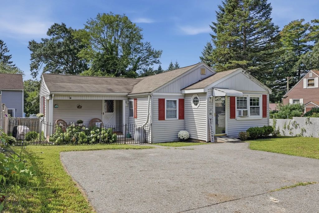 68 Hilltop Road, Dracut