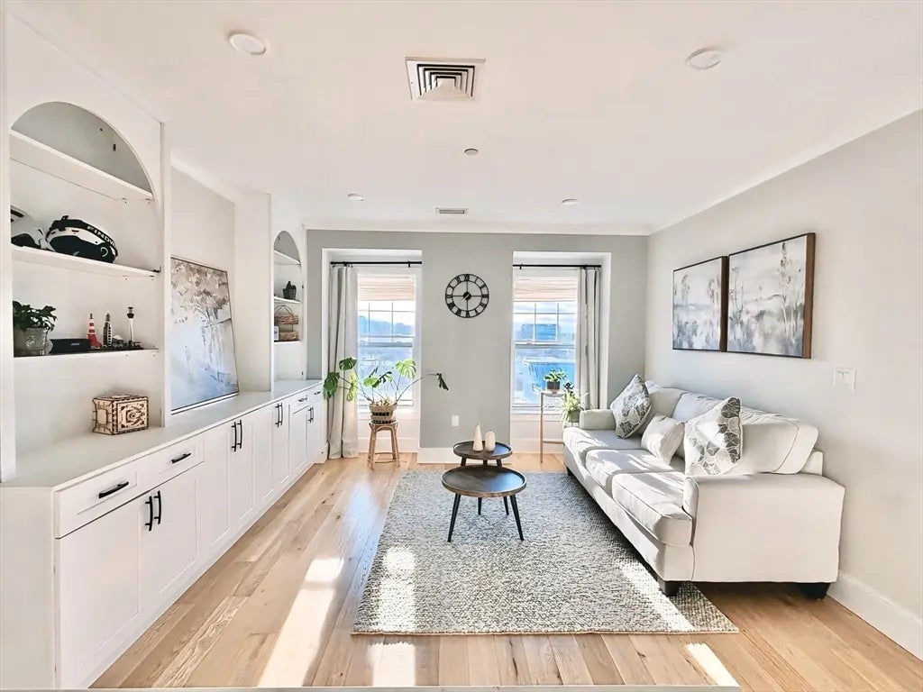 30 Polk St #408, Boston