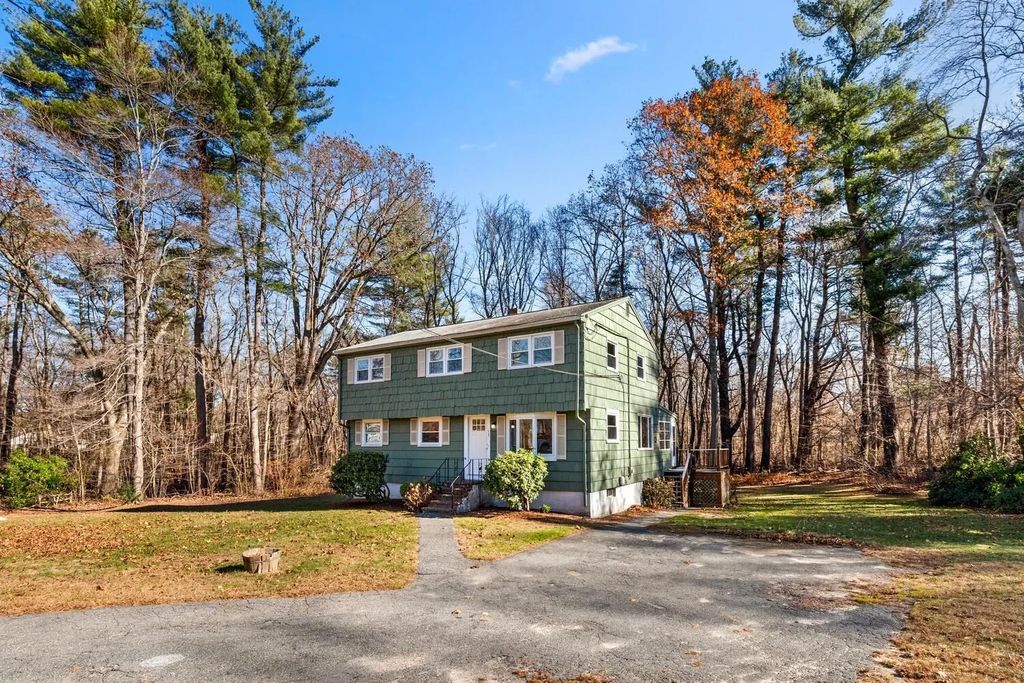 12 Hickory Ln #12, Burlington