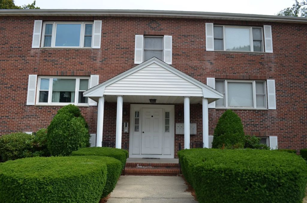 22 Roosevelt Rd #4, Quincy