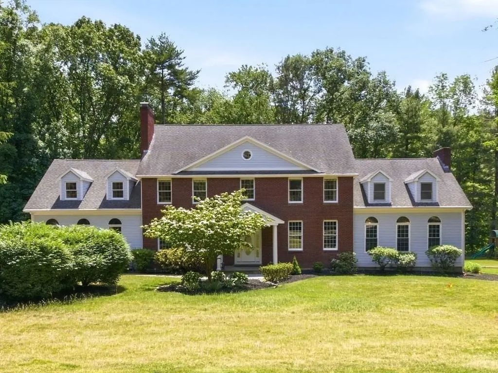 3 Windsor Drive, Foxboro