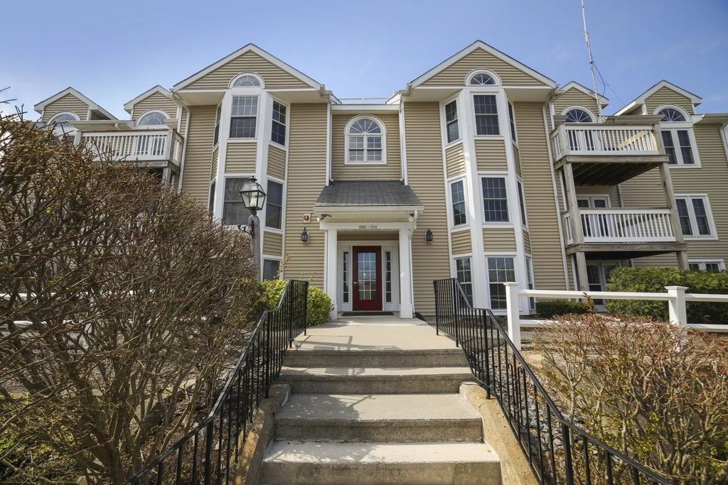 1303 Carriage Ln #1303, Taunton