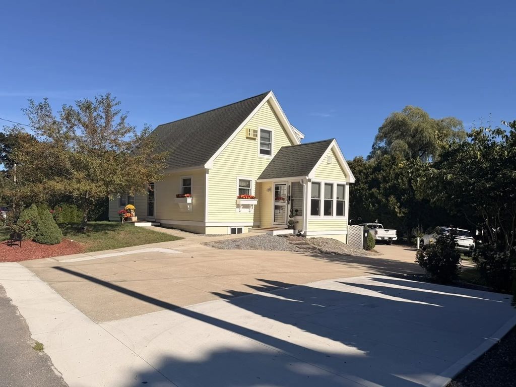 170 Main St, Groveland