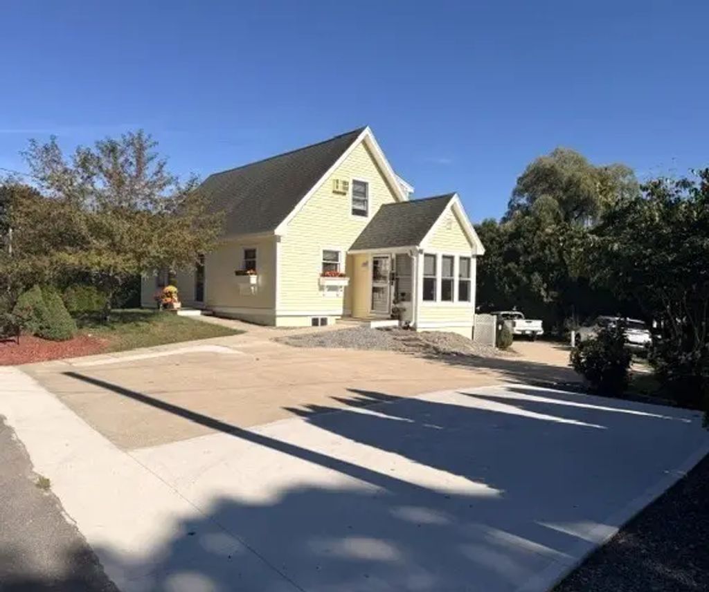 170 Main St, Groveland