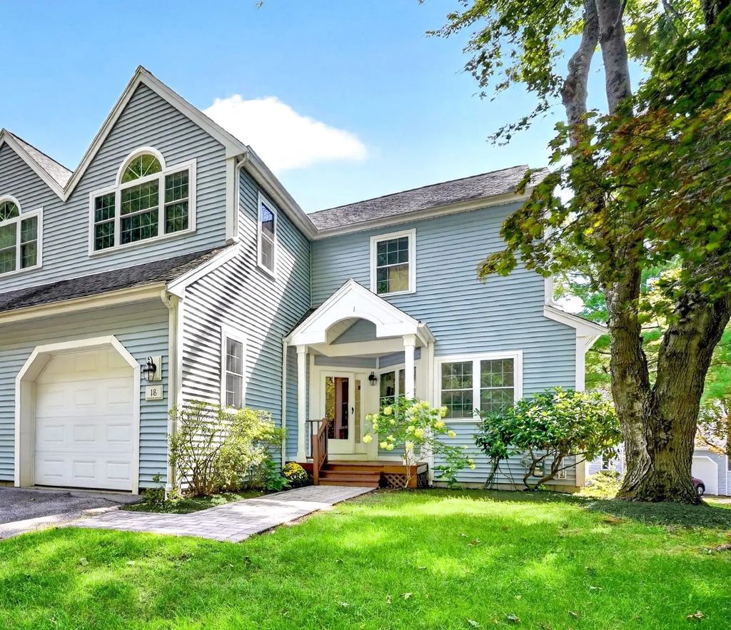 18 Knollwood Court #18, Burlington