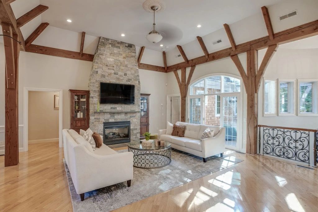 97 Fox Run Road, Bolton