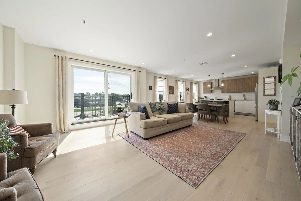 488 Quincy Ave #4, Quincy