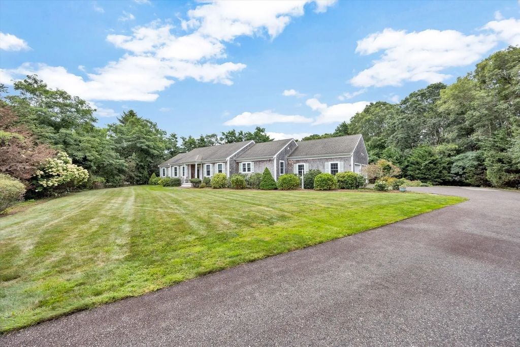 15 Red Cedar Cir, Falmouth