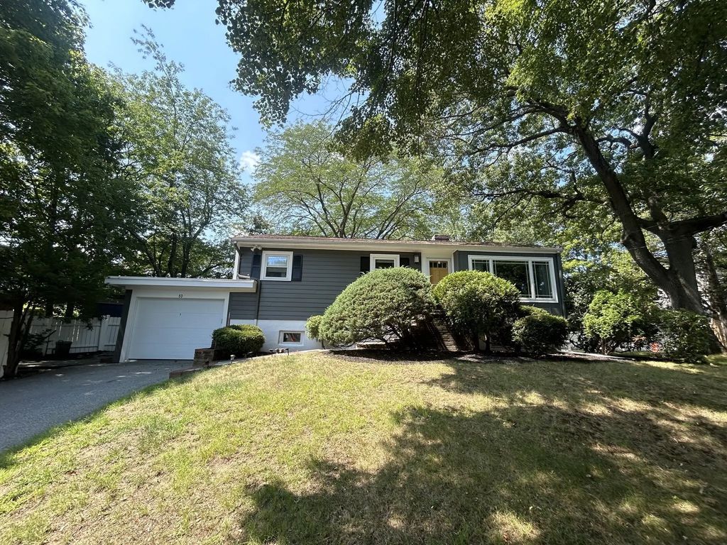 53 Dickson Ave, Arlington