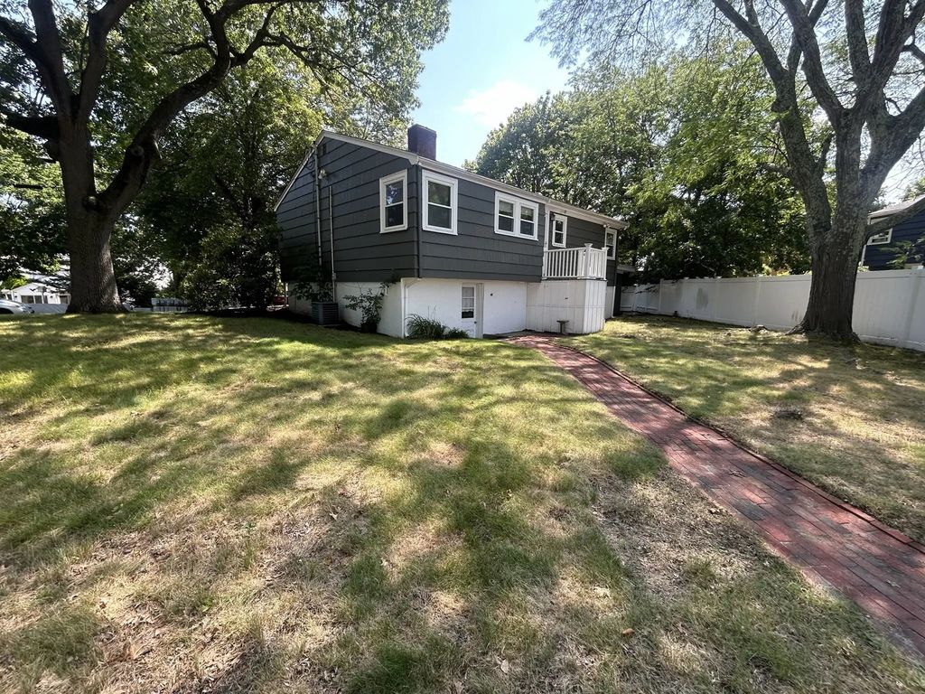 53 Dickson Ave, Arlington