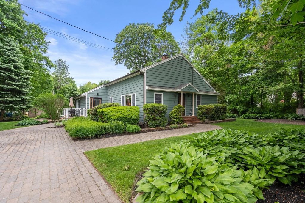 18 Ivy Rd, Littleton