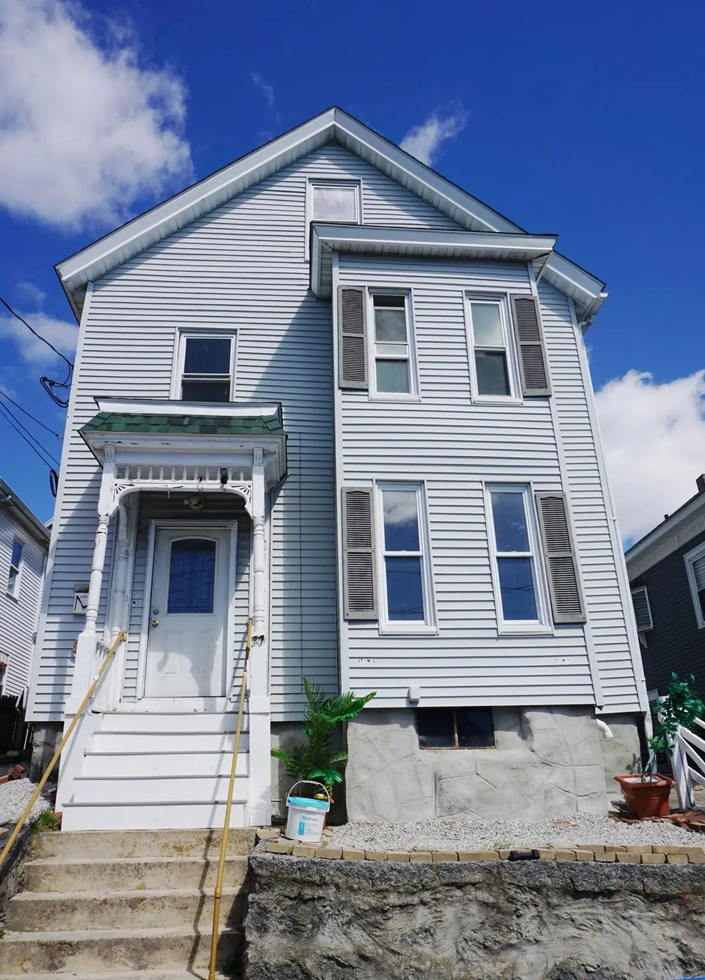 27 Shaw St, Lowell