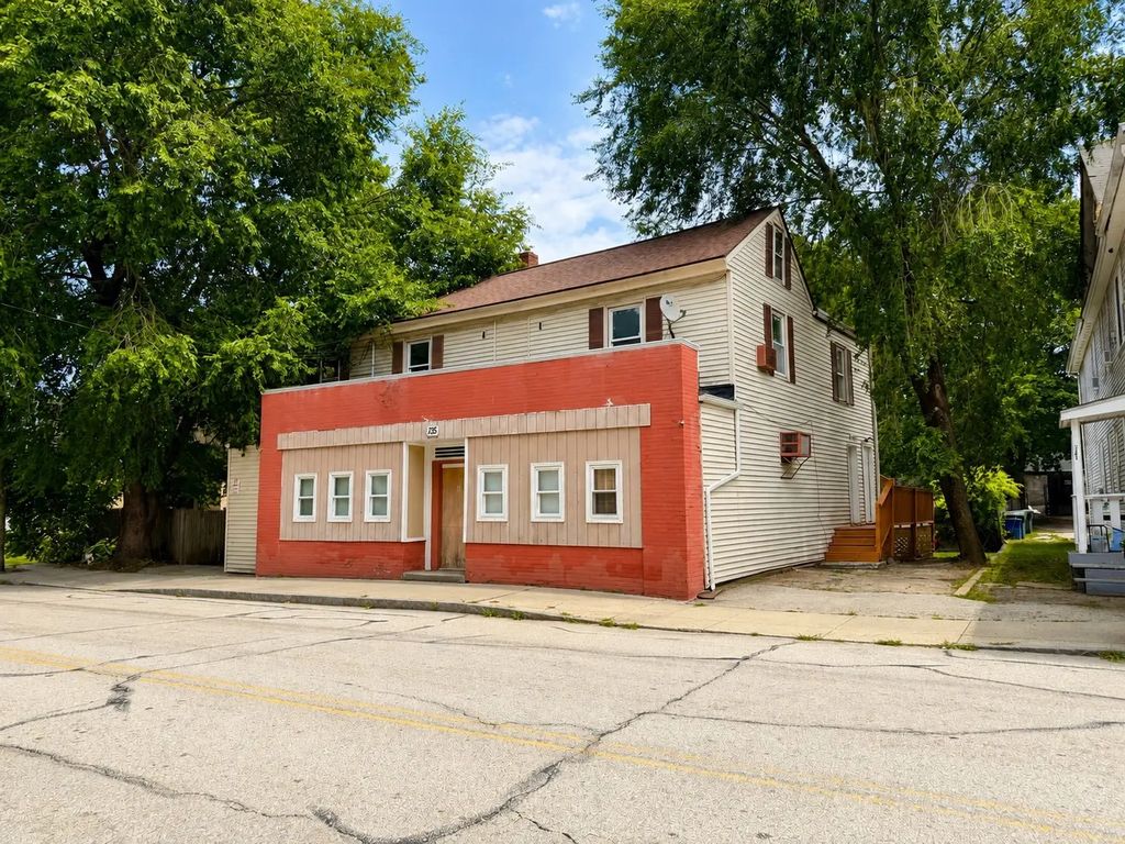 135-137 Elm St, Southbridge