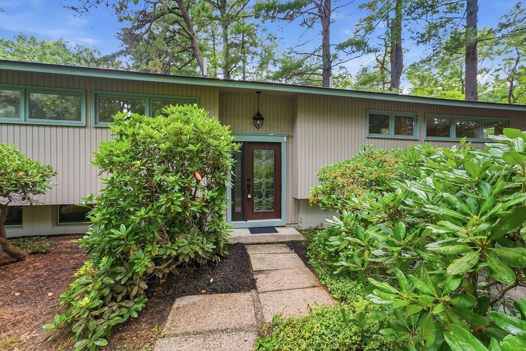 9 Flintlock Ln, Amherst