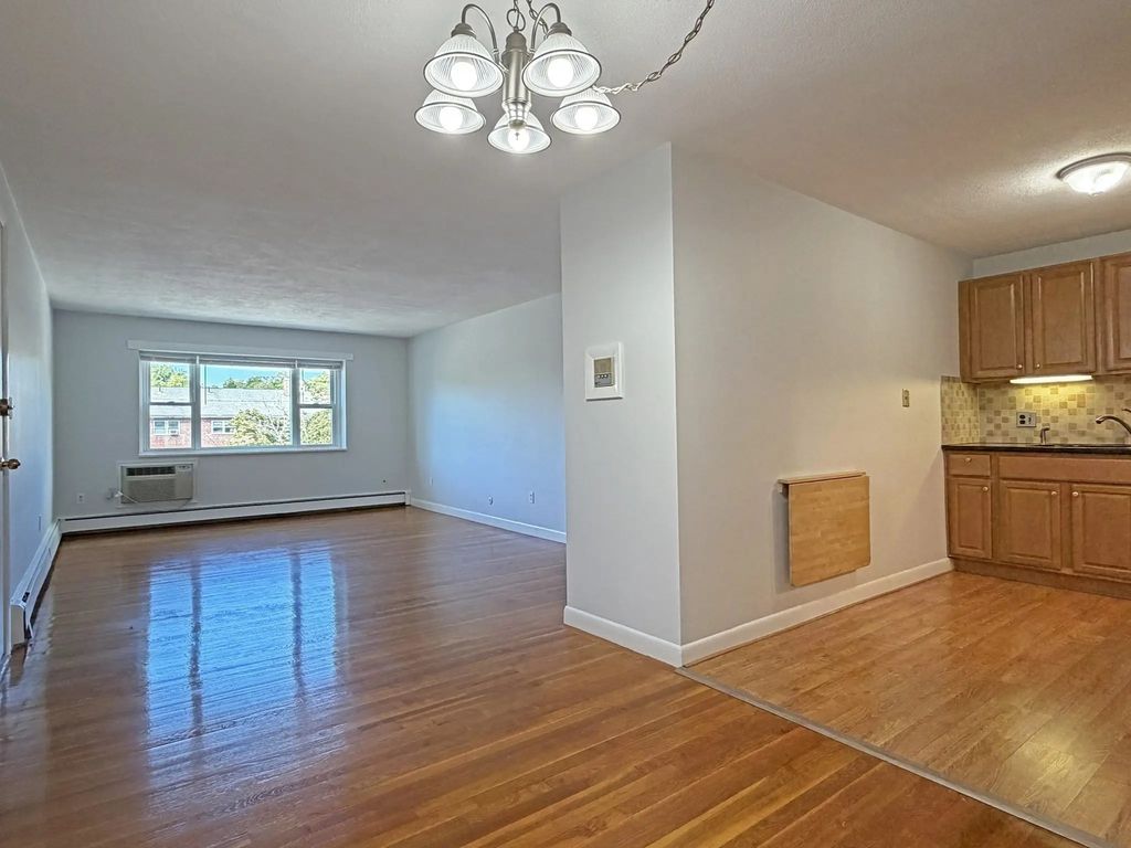 1077 Chestnut St #8, Newton