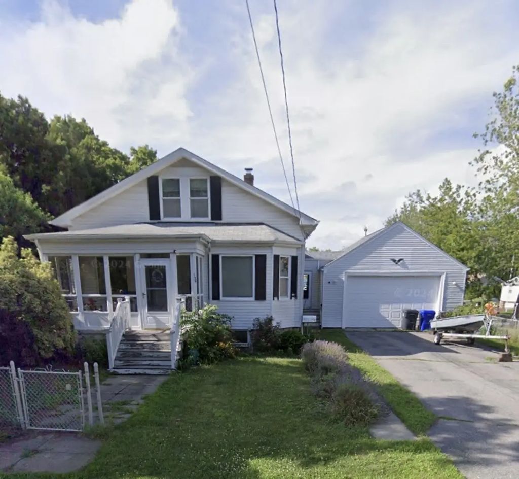 134 Kickemuit Rd, Warren