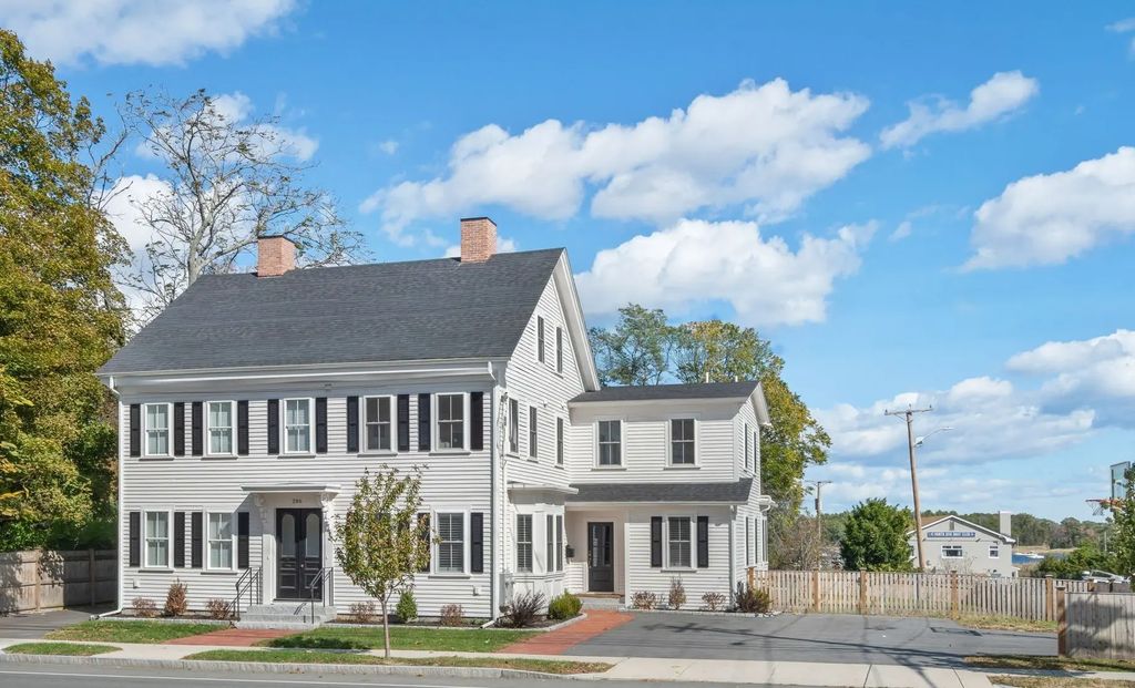 286 Merrimac St #a, Newburyport