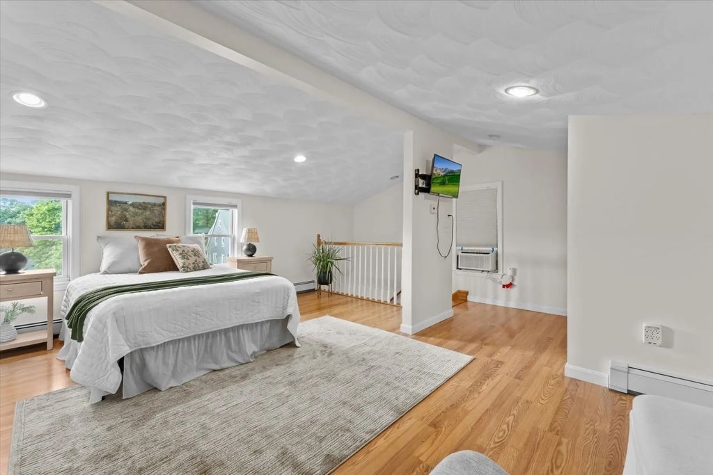 43 Elm St, Medford