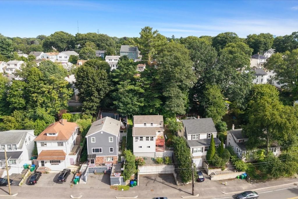 43 Elm St, Medford