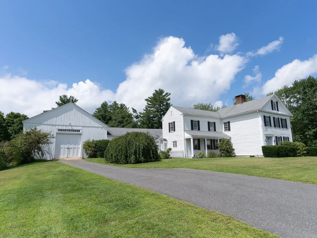16 Wales Rd, Brimfield