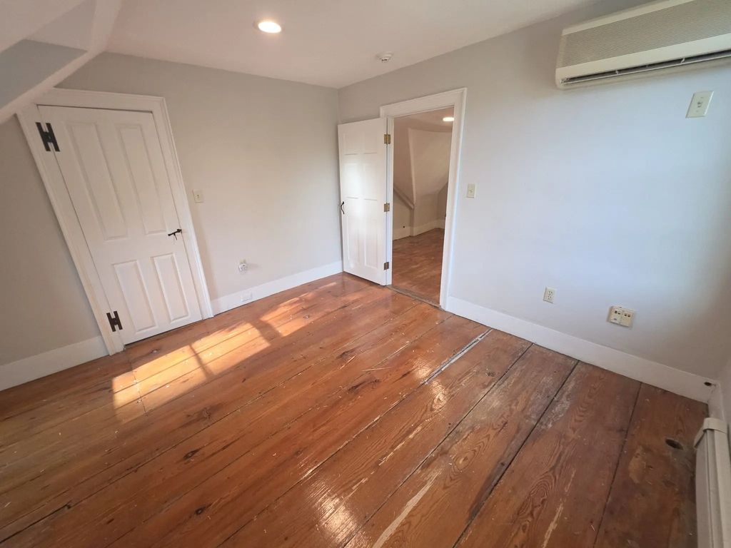 8 Hollis St #a6, Groton